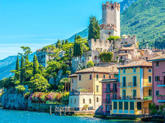 0016_Belvelo-Blick auf die Altstadt von Malcesine - Credit karamysh - stock.adobe.com